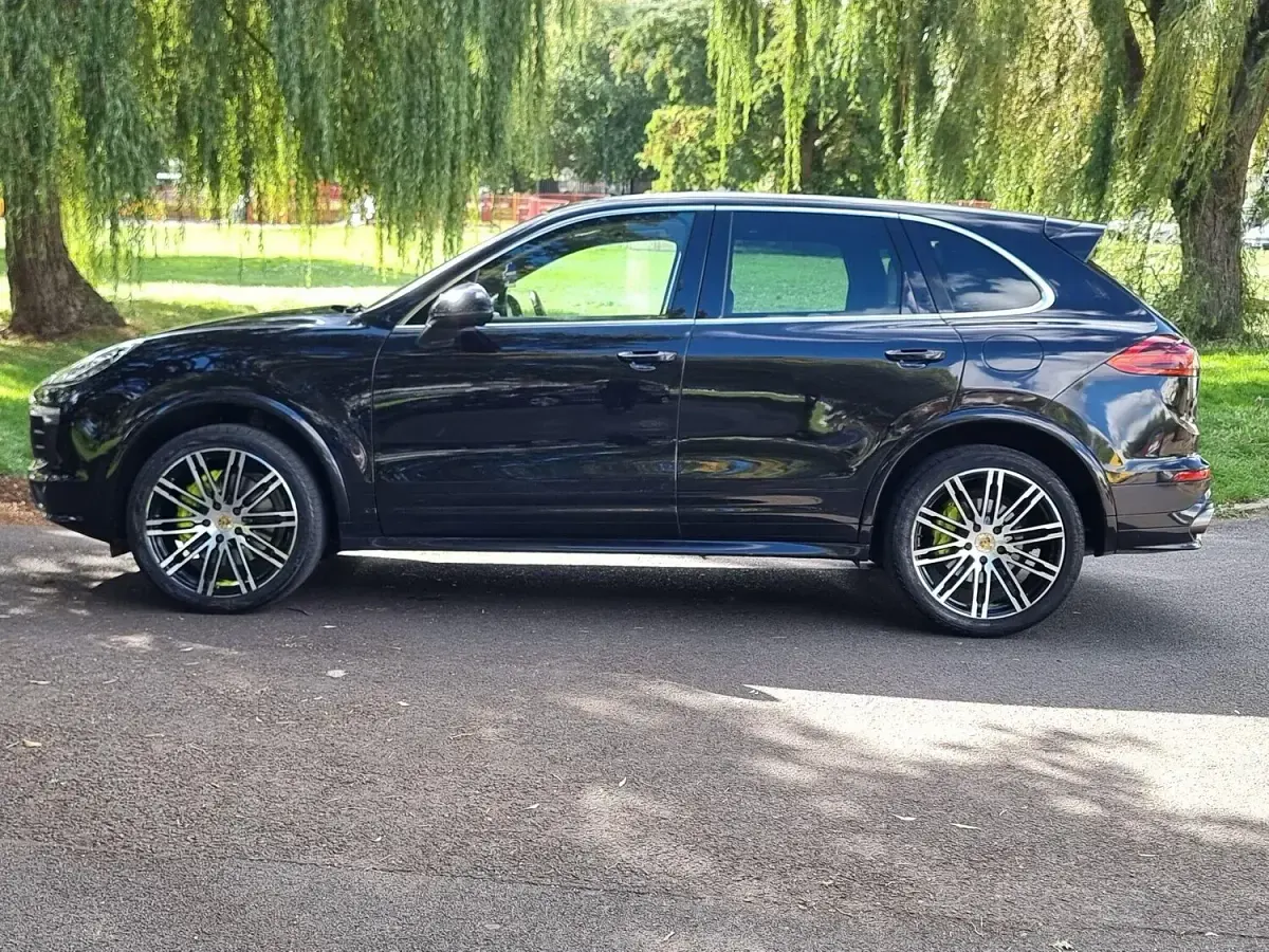 Used Porsche Cayenne 416 HP (305 kW) 2016 Black SUV