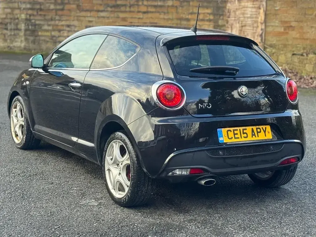 Used Alfa Romeo MiTo Distinctive 85 HP (62 kW) 2015 Black Hatchback