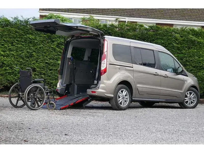 Used Ford Grand Tourneo Connect Titanium 120 HP (88 kW) 2020 Silver MPV
