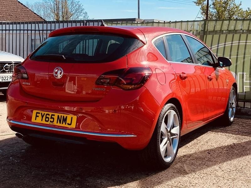 Used Vauxhall Astra SRi 180 HP (132 kW) 2015 Red Hatchback