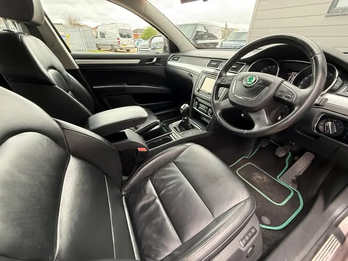 Used Skoda Superb Elegance 170 HP (125 kW) 2012 Mauve/purple Estate
