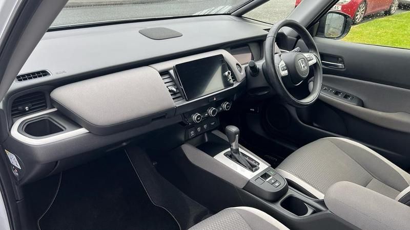 Used Honda Jazz Hybrid 109 HP (80 kW) 2023 White Hatchback