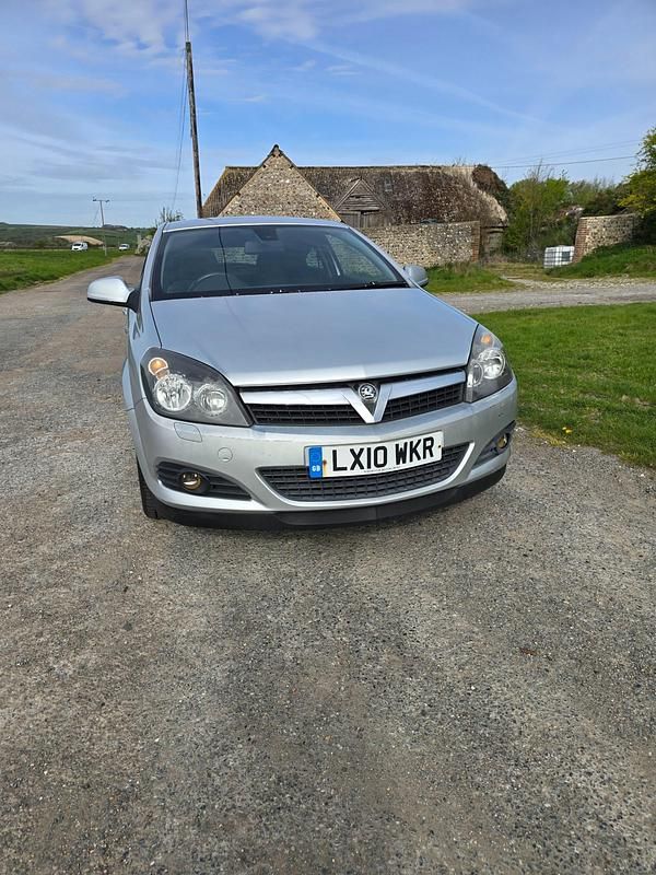 Used Vauxhall Astra Sport 2010 Silver Hatchback