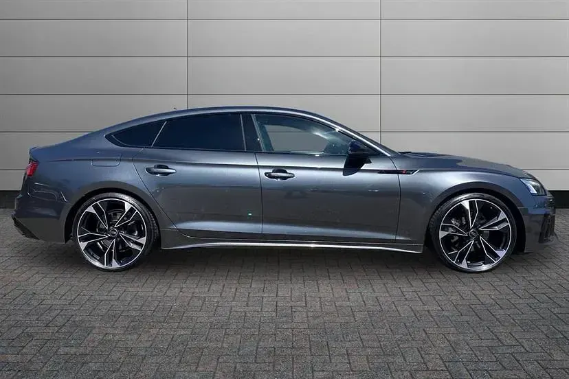 Begagnad Audi A5 Black Edition 150 HK (110 kW) 2023 Grå Sportkupé