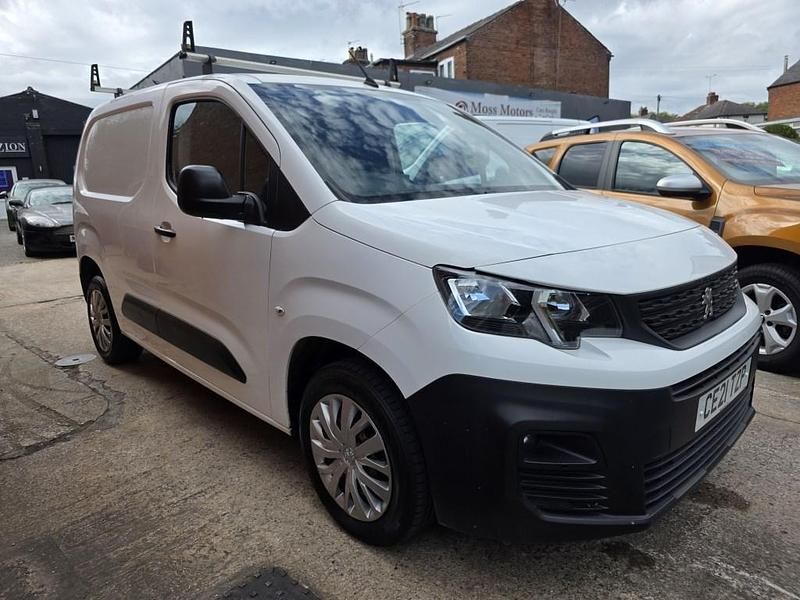 White Used 2021 Peugeot Partner Van | £9,695 (Fair price) - Image 1/4