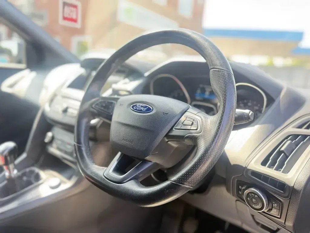 Used Ford Focus ST-Line 140 HP (102 kW) 2018 Blue Hatchback