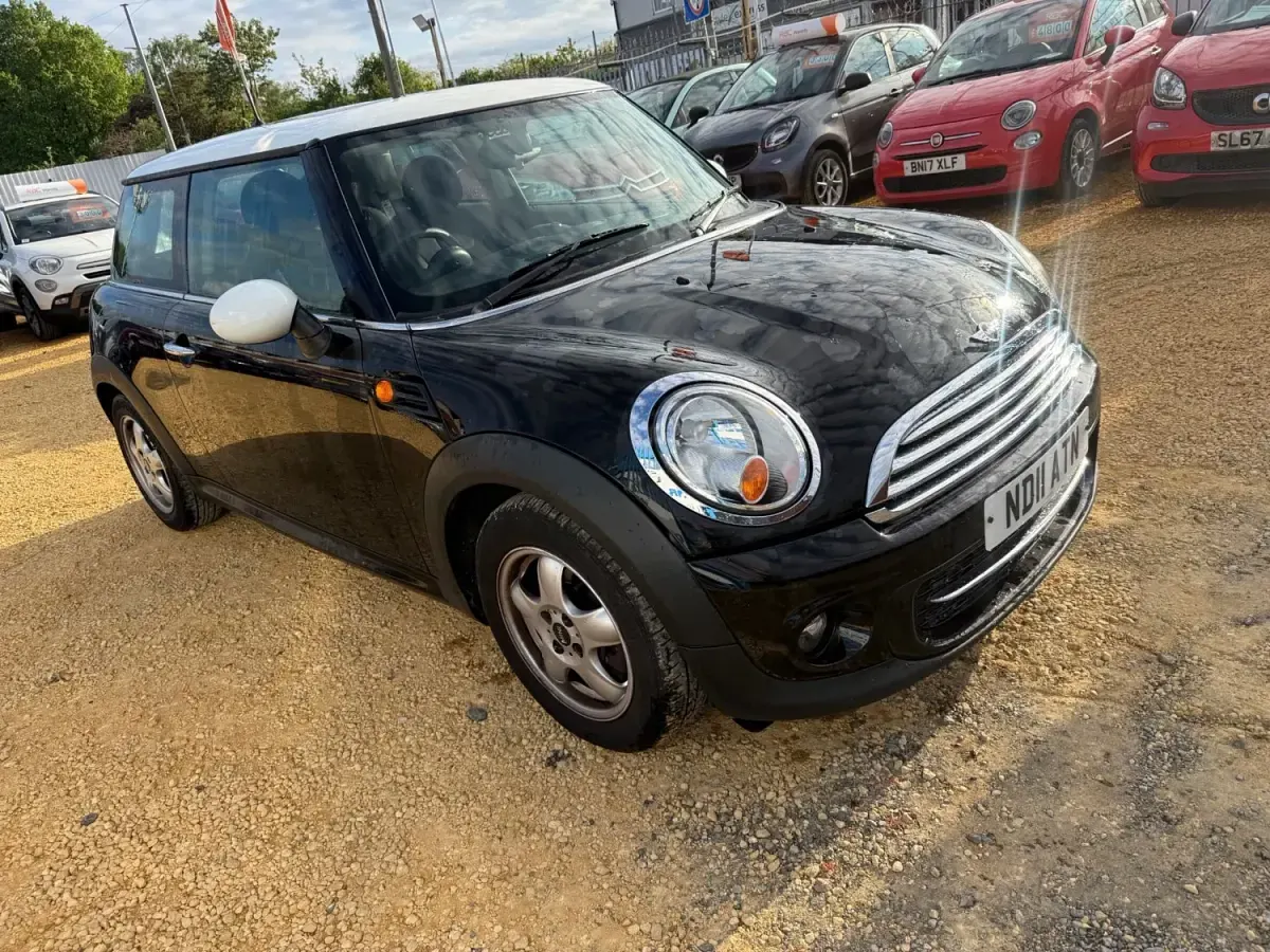 Usado Mini Cooper D Hatch 2011 Negro Utilitario