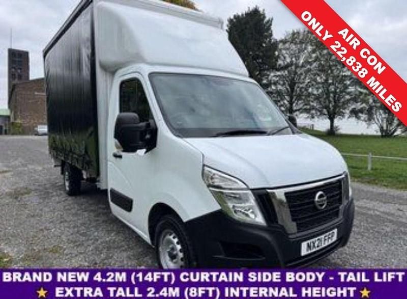 Used Nissan NV400 Tekna 150 HP (110 kW) 2021 White Van