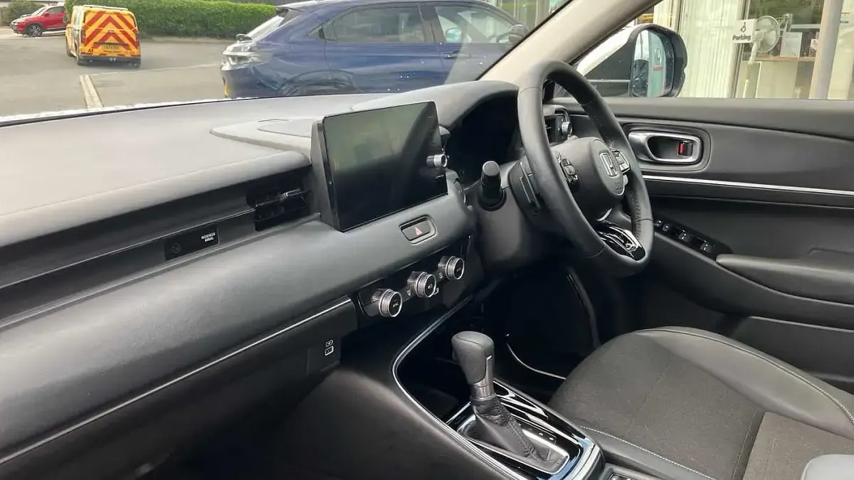 Used Honda HR-V Advance 131 HP (96 kW) 2022 White SUV