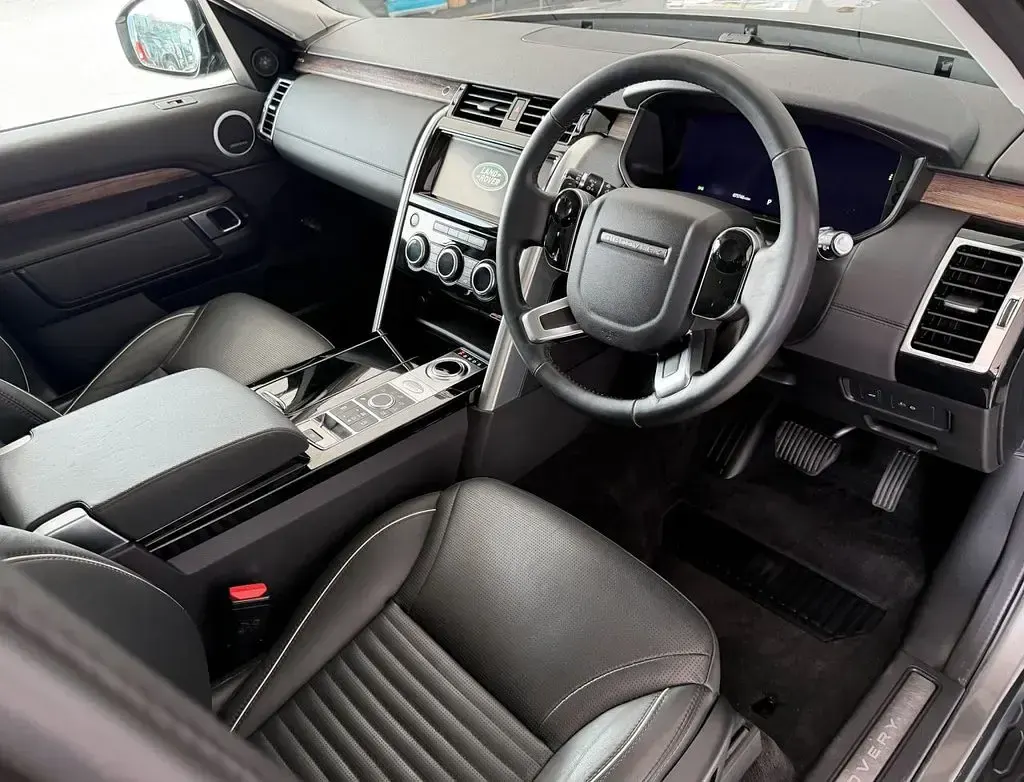 Used Land Rover Discovery HSE 306 HP (225 kW) 2019 Silver SUV