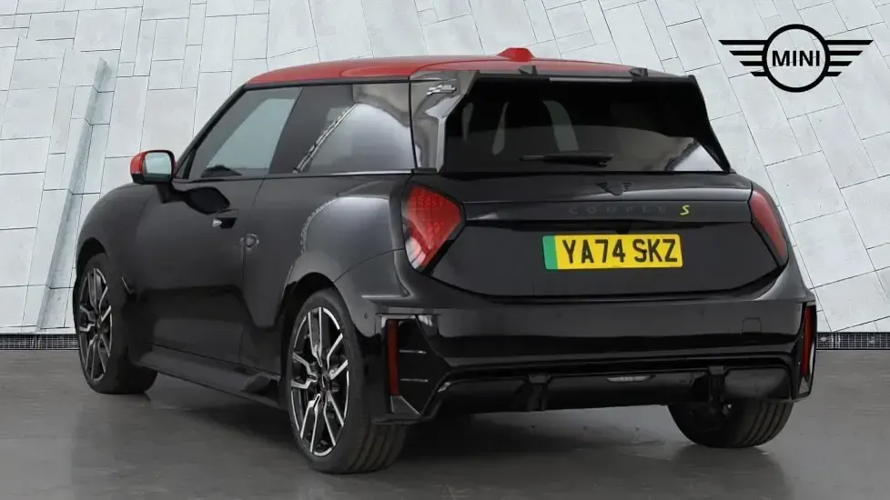 Used Mini Cooper SE Hatch 158 kW (215 HP) 2025 Black Hatchback