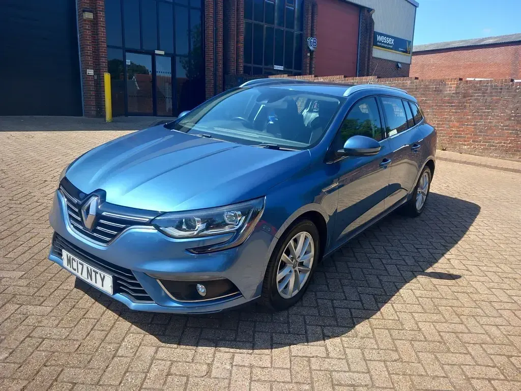 Used Renault Mégane GrandTour Dynamique 110 HP (80 kW) 2017 Blue Estate