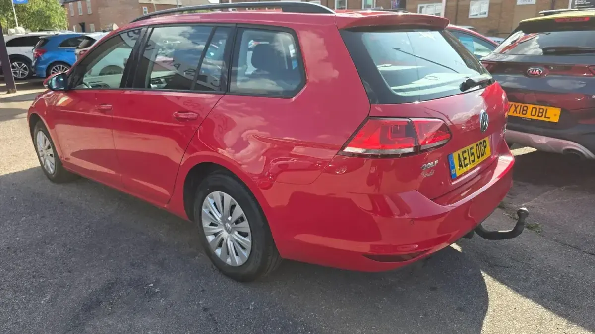 Used VW Golf VII S 105 HP (77 kW) 2015 Red Estate