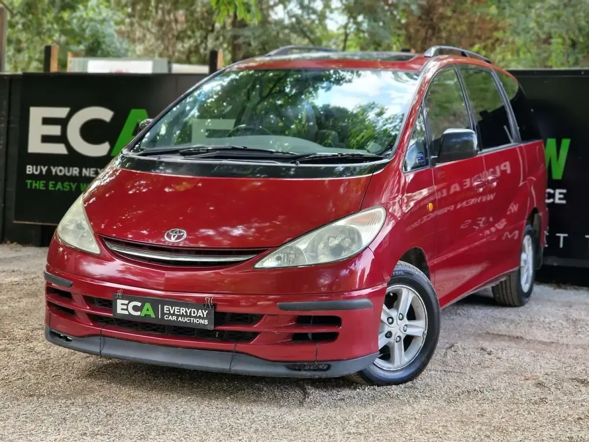 Used Toyota Previa 156 HP (114 kW) 2003 Red MPV