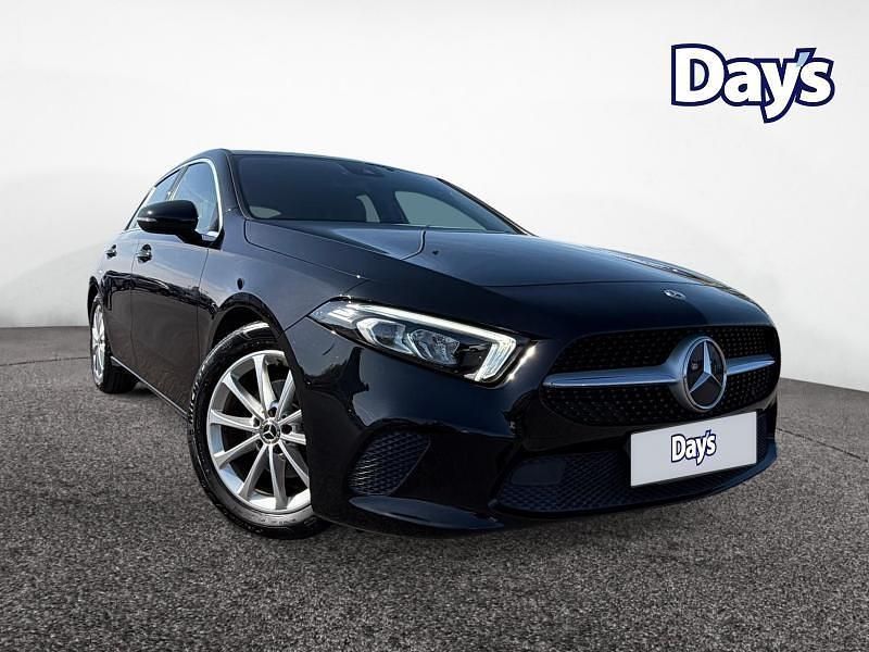 Second-hand Mercedes A180 2019 Negru Hatchback