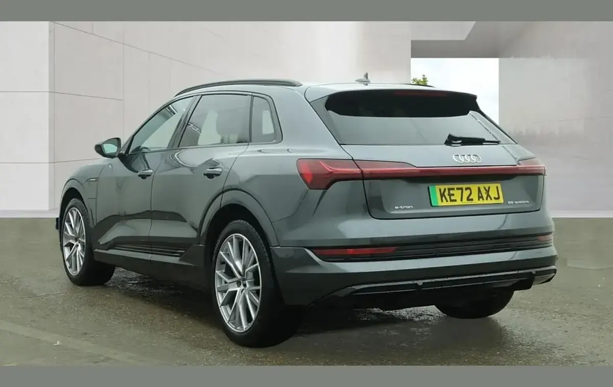 Usado Audi e-tron Black Edition 300 kW (408 HP) 2023 Cinzento SUV