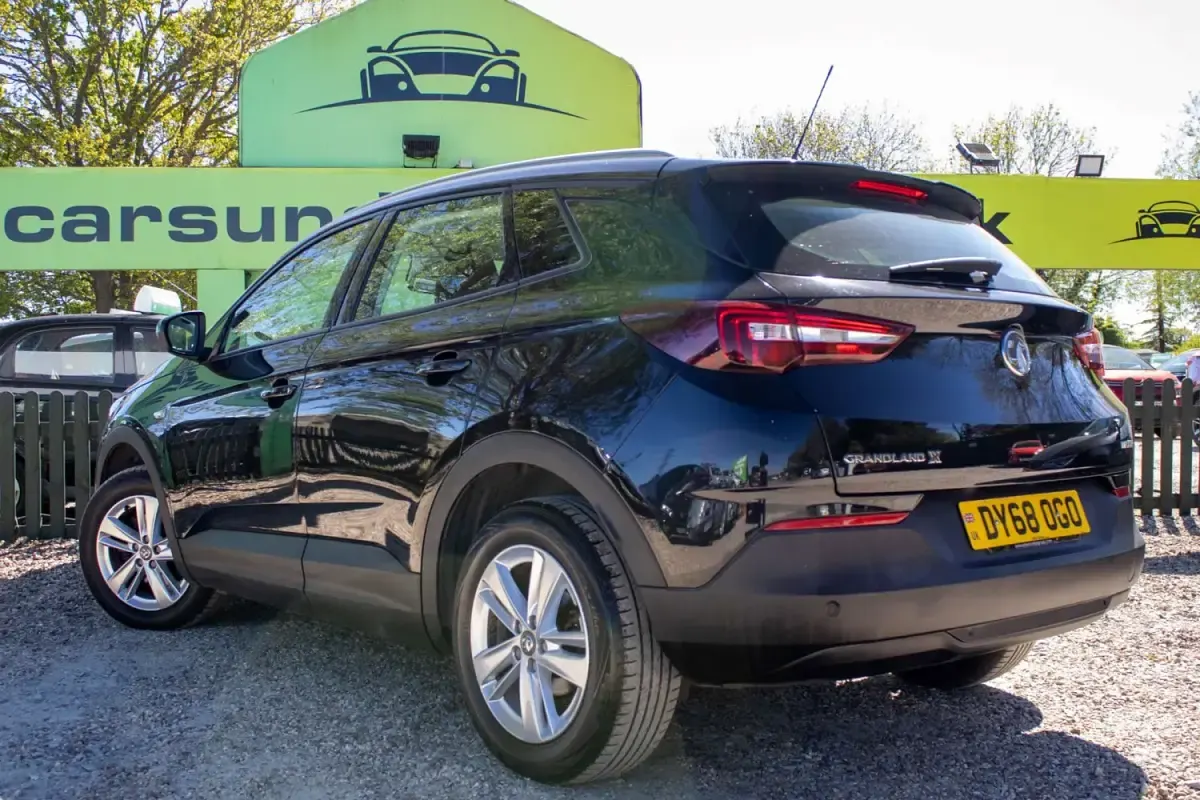 Usado Vauxhall Grandland X S 120 HP (88 kW) 2018 Preto SUV