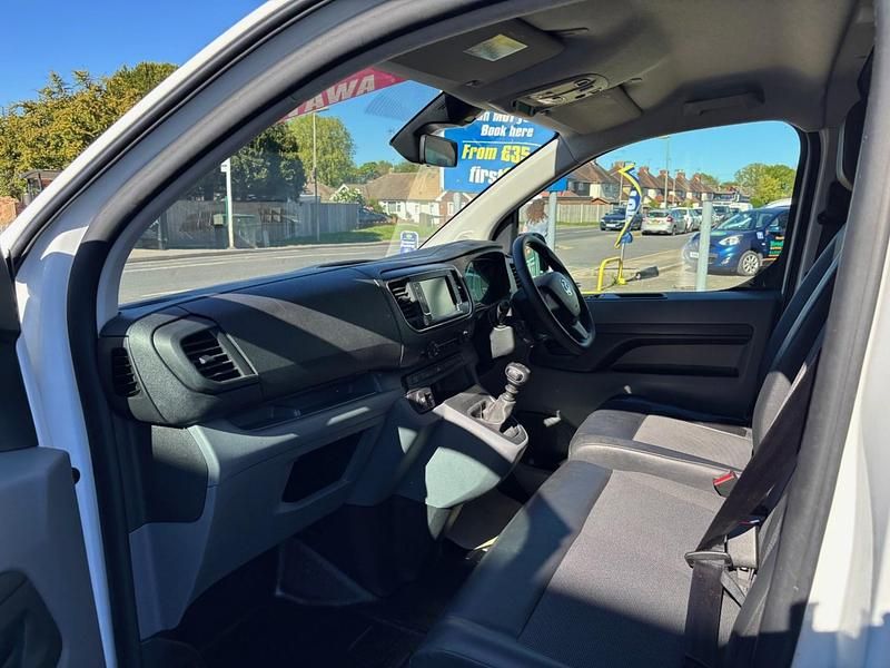 Used Ford Transit Custom Limited 130 HP (95 kW) 2023 White Van