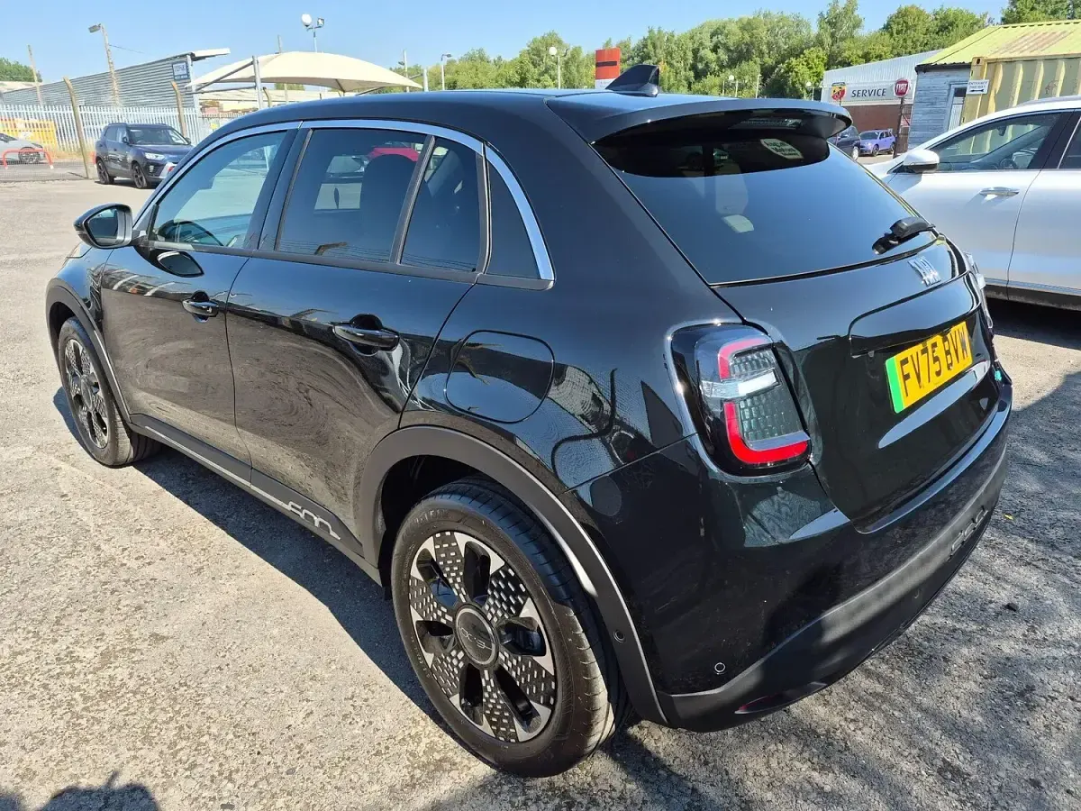 Used Fiat 600E La Prima 113 kW (154 HP) 2025 Black SUV