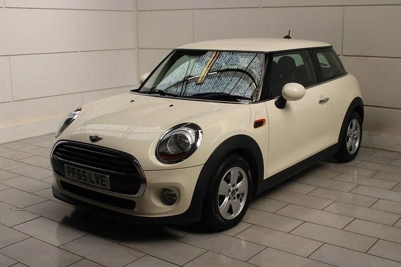 Used Mini Cooper Hatch 136 HP (100 kW) 2015 White Hatchback