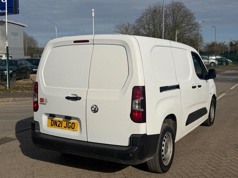 Used Vauxhall Combo 100 HP (73 kW) 2021 White MPV
