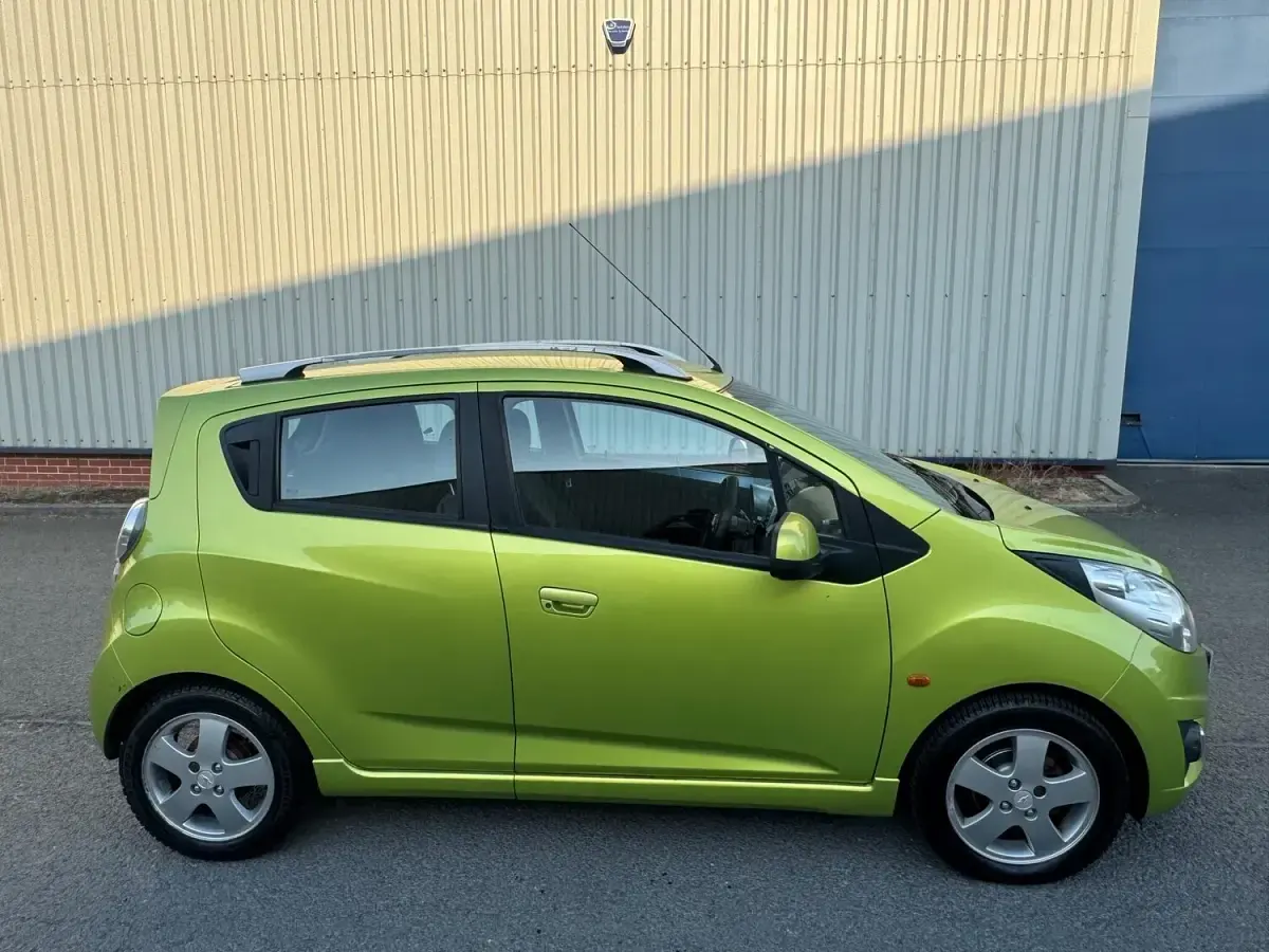 Used Chevrolet Spark LT 2011 Green Hatchback