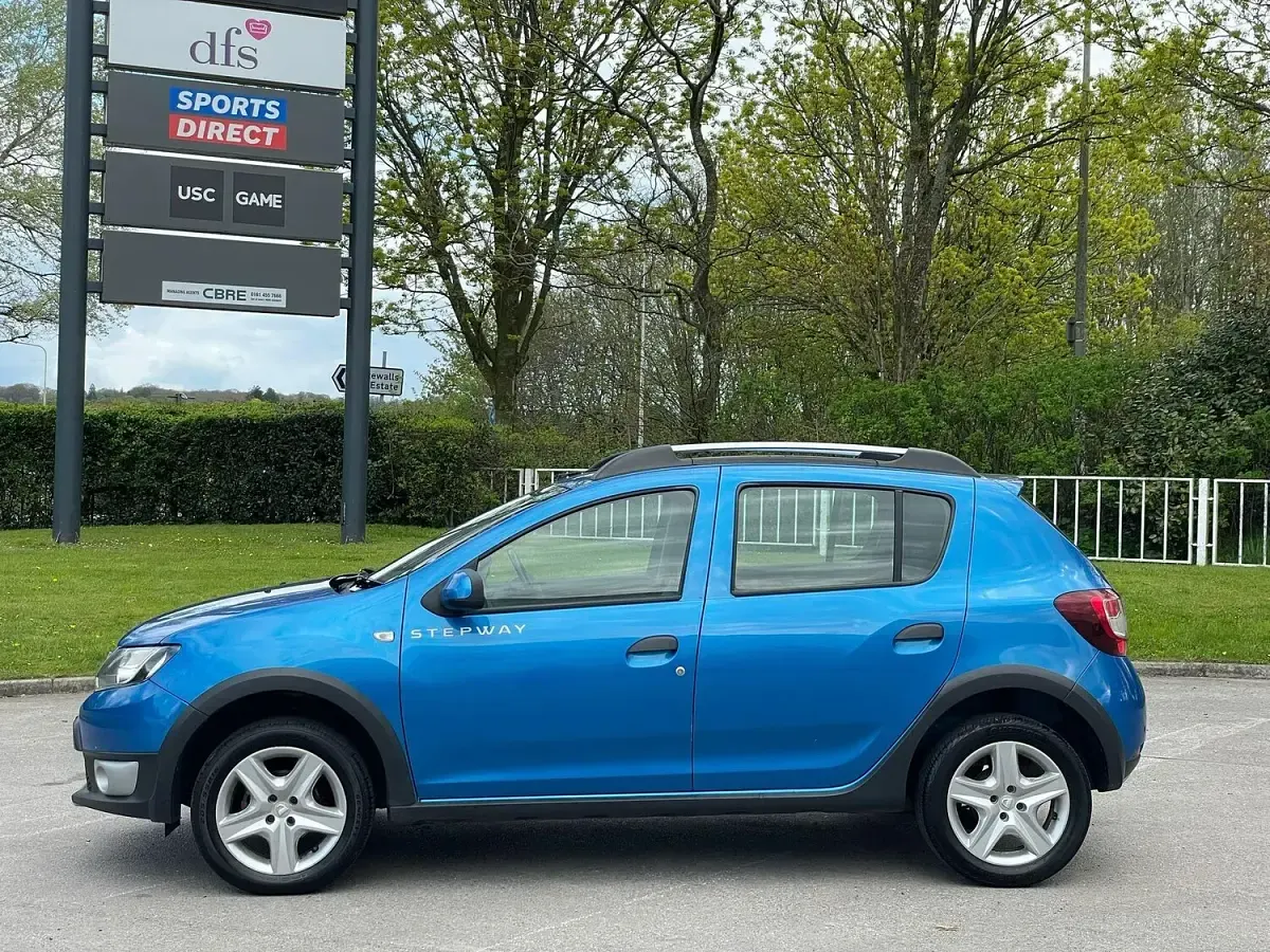 Used Dacia Sandero Lauréate 2015 Blue Hatchback