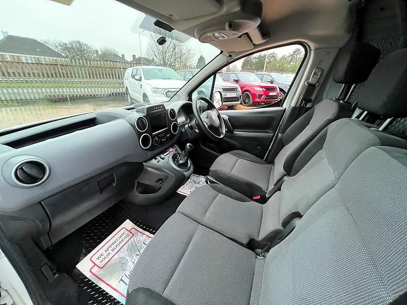 Używany Citroën Berlingo 100 KM (73 kW) 2018 Biały Minivan
