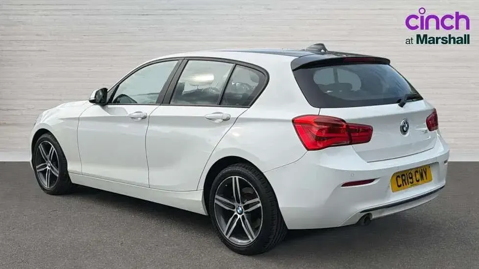 Used BMW 118 Sport Line 136 HP (100 kW) 2019 White Hatchback