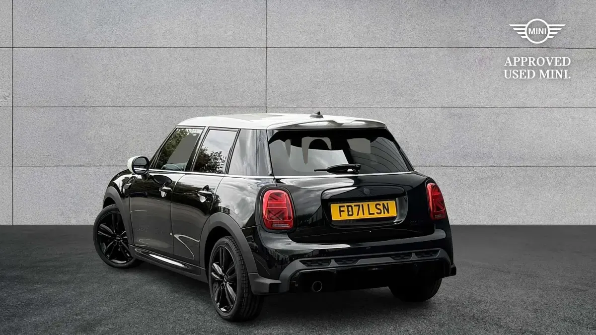 Begagnad Mini Cooper Sport 134 HK (98 kW) 2022 Svart Halvkombi