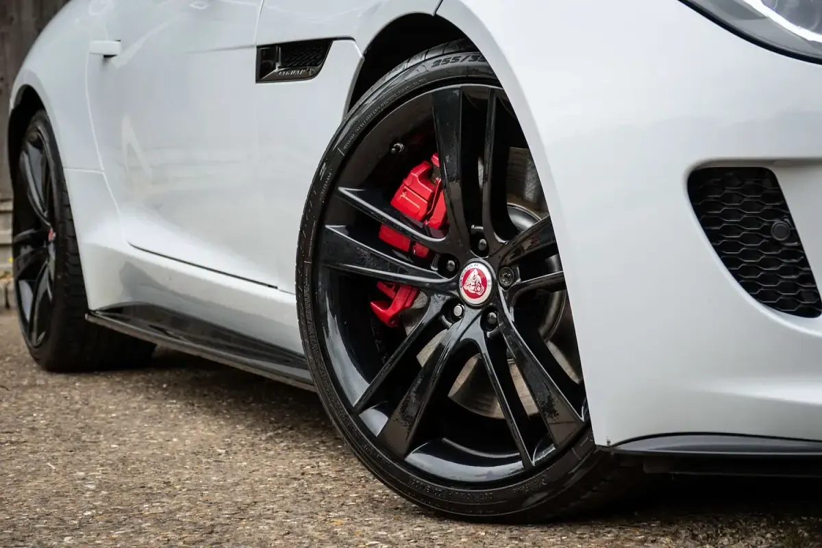 Used Jaguar F-Type Supercharged 375 HP (275 kW) 2015 White Cabriolet
