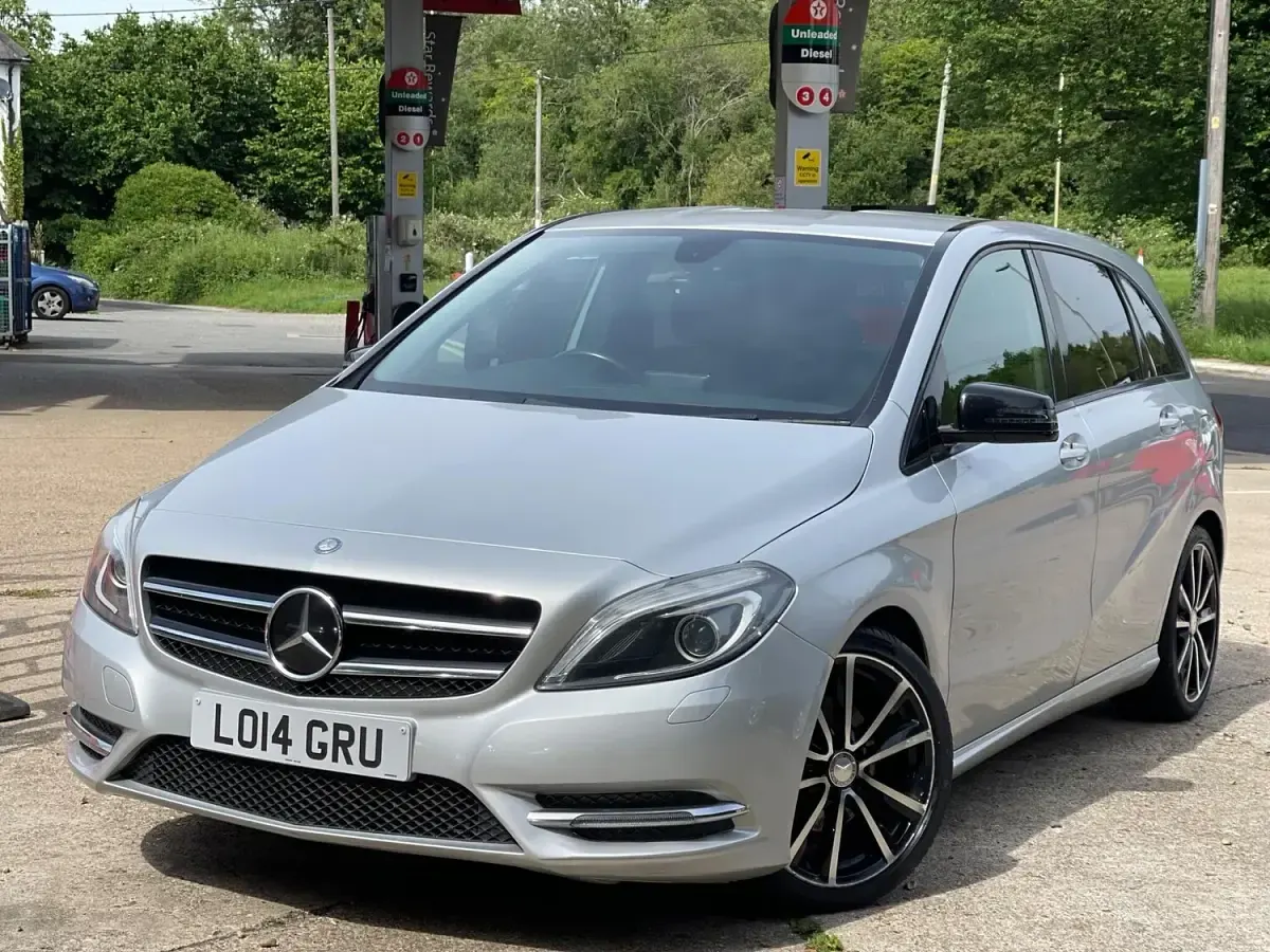 Used Mercedes B180 109 HP (80 kW) 2014 Silver Hatchback