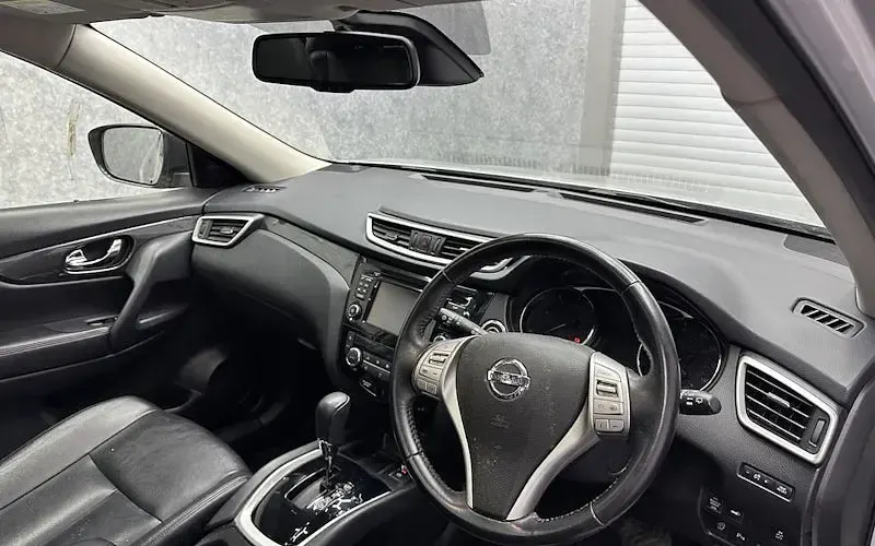 Used Nissan X-Trail Tekna 177 HP (130 kW) 2017 Silver SUV