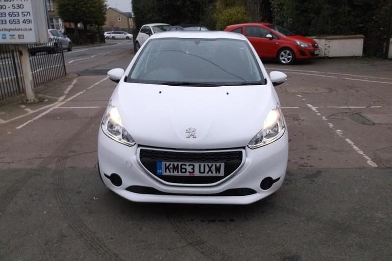 Usado Peugeot 208 Access 82 HP (60 kW) 2014 Branco Citadino