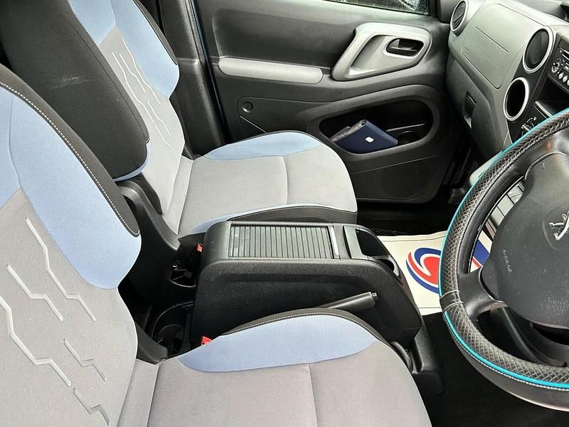 Used Peugeot TePee Active 100 HP (73 kW) 2016 Blue MPV