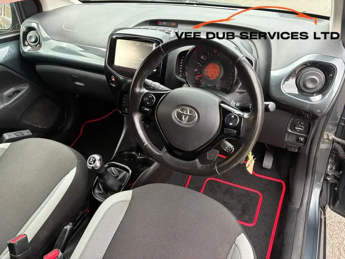 Used Toyota Aygo x-press 2018 Grey Hatchback