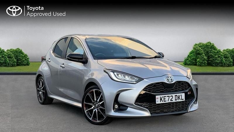 Silver metallic Used 2022 Toyota Yaris Hybrid Sport Hatchback | £18,590 (Fair price) - Image 1/3