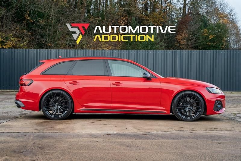 Used Audi RS4 Advanced 450 HP (330 kW) 2020 Red Estate