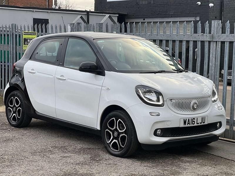 White Used 2016 Smart ForFour Premium Hatchback | £5,495 (Fair price) - Image 1/4