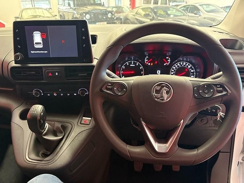 Used Vauxhall Combo Sportive 100 HP (73 kW) 2020 White Van