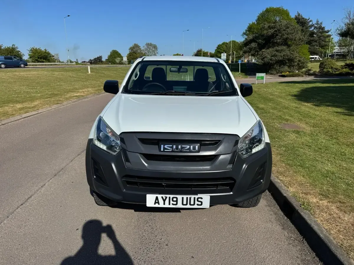 Used Isuzu D-Max 164 HP (120 kW) 2019 White Pickup