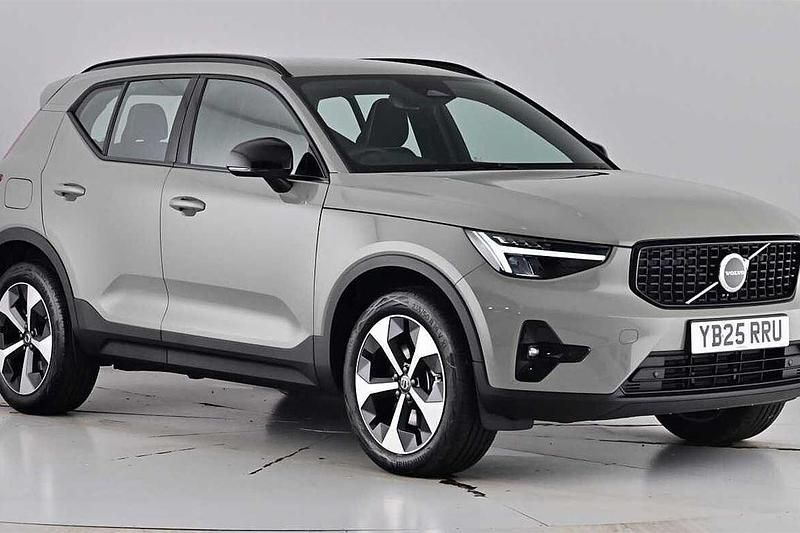 Sage green New 2025 Volvo XC40 Plus SUV | £34,950 (Fair price) - Image 1/4