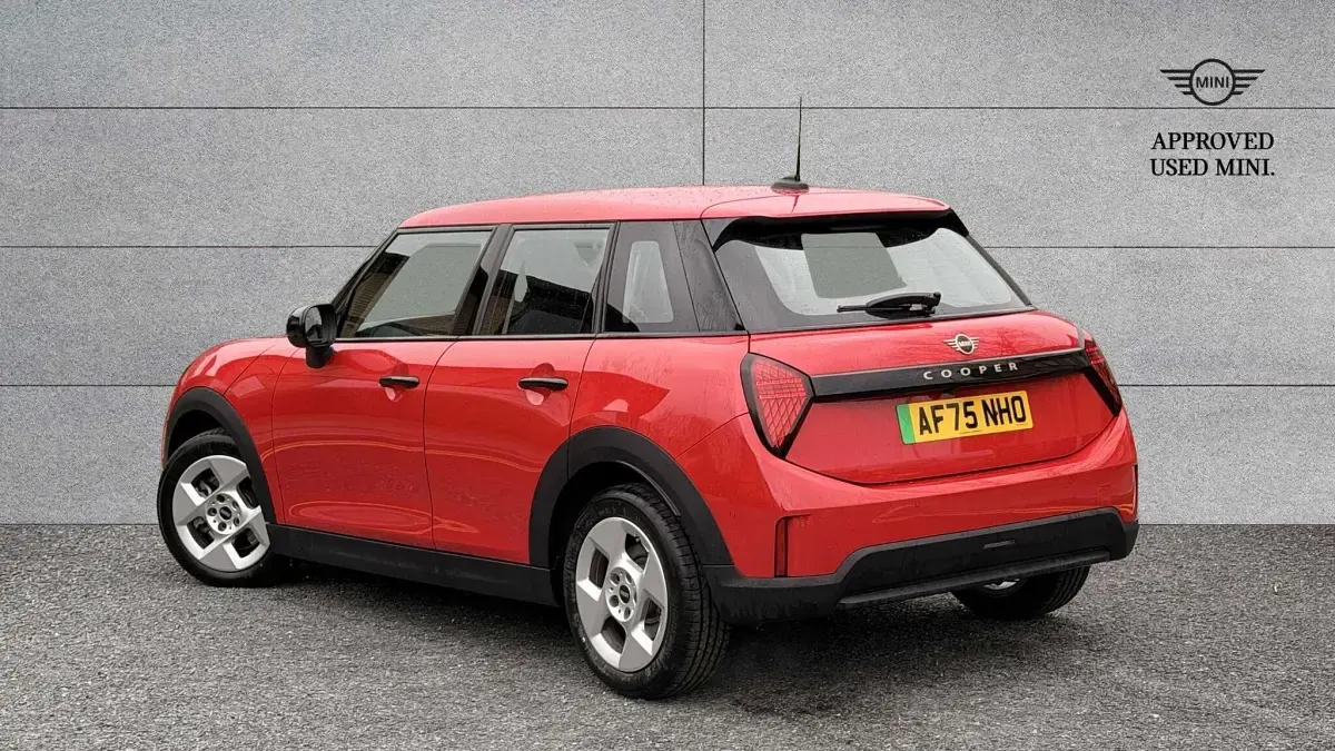 Used Mini Cooper Hatch 113 kW (154 HP) 2025 Red Hatchback