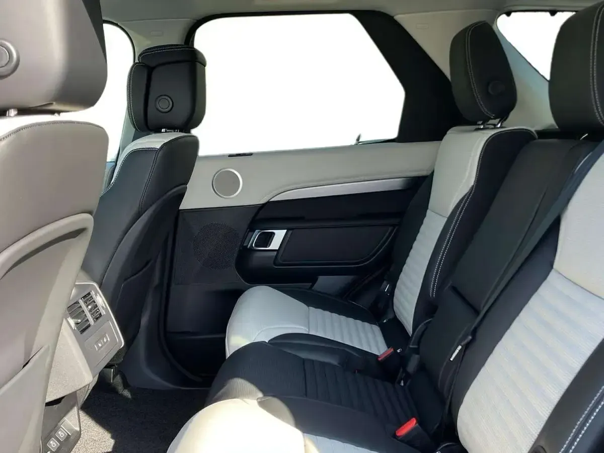 Used Land Rover Discovery HSE Dynamic 2026 Lantau bronze SUV