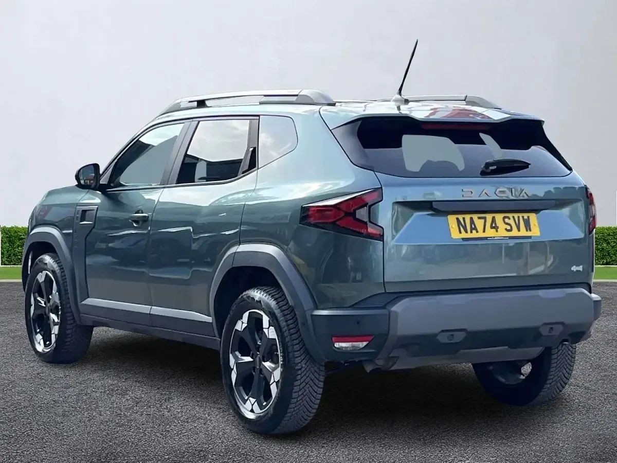Used Dacia Duster Extreme 130 HP (95 kW) 2024 Green SUV