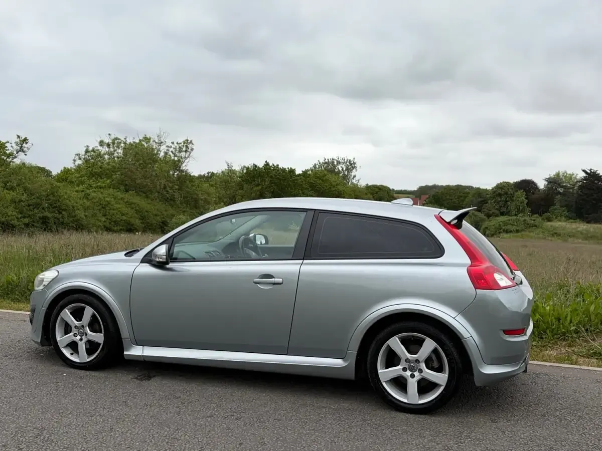 Usado Volvo C30 R-Design 2010 Plateado Utilitario