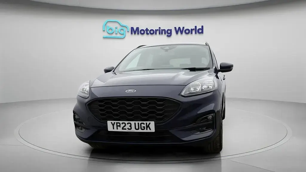 Usado Ford Kuga ST-Line 225 CV (165 kW) 2023 Azul SUV