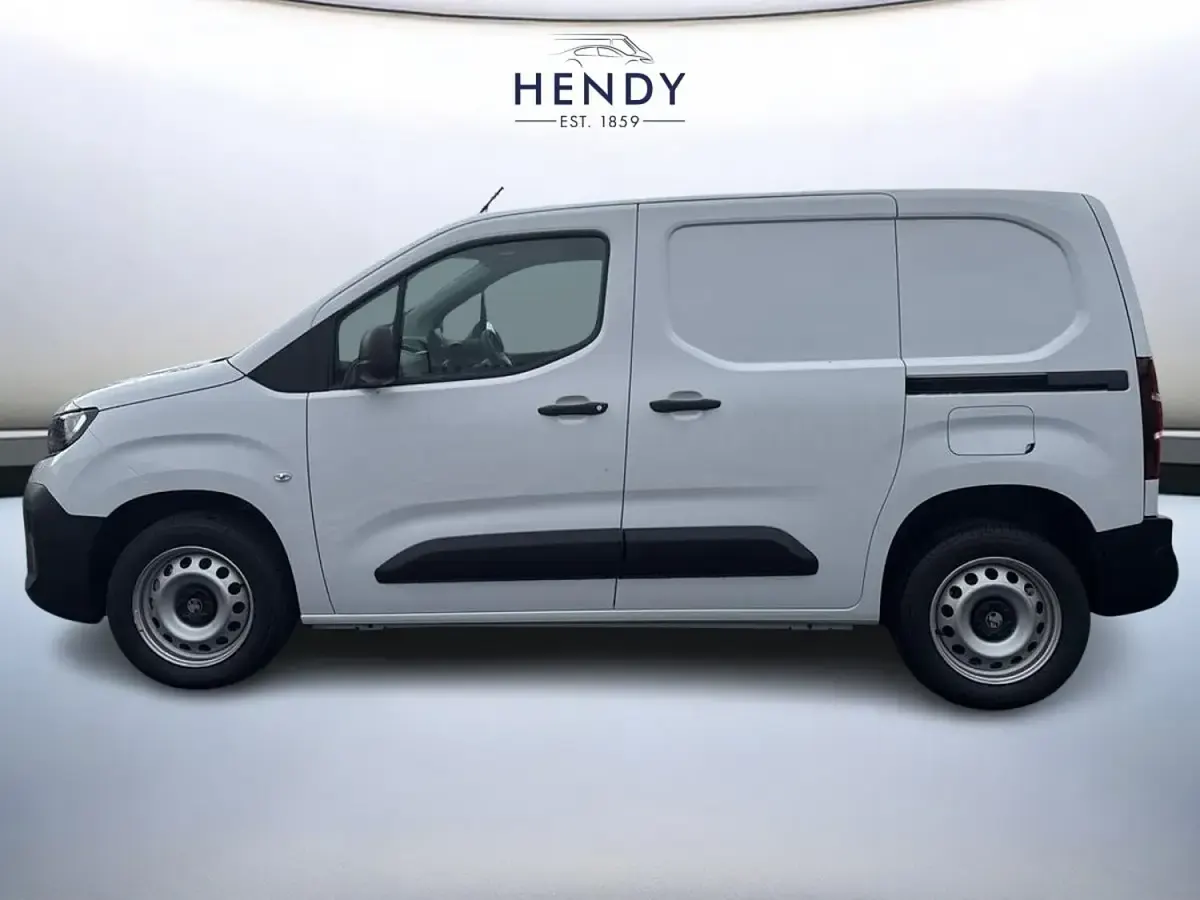 New Vauxhall Combo 130 HP (95 kW) 2026 Kaolin white MPV