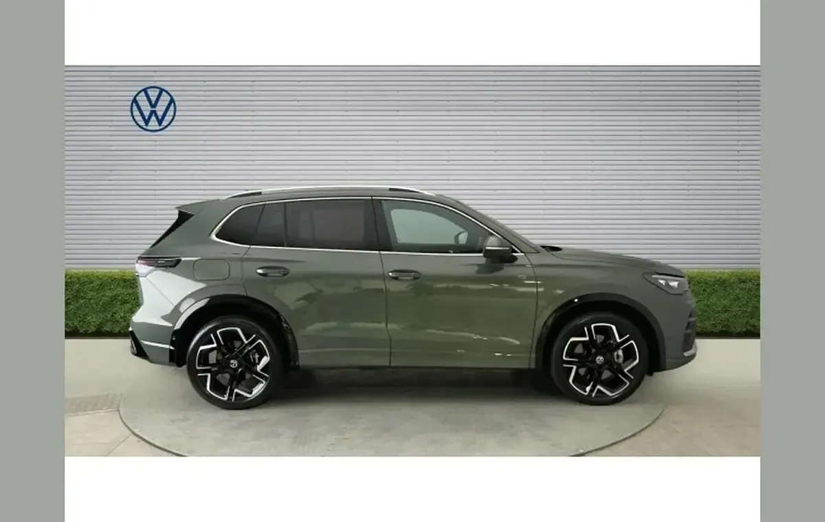 Used VW Tiguan R-line 272 HP (200 kW) 2025 Green SUV