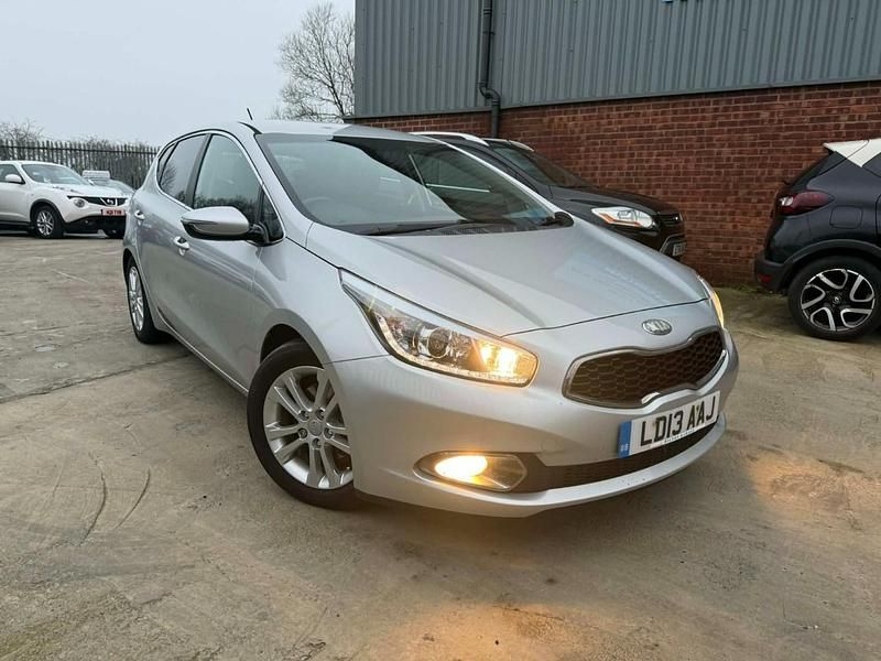 Used Kia Ceed 126 HP (92 kW) 2013 Silver Hatchback